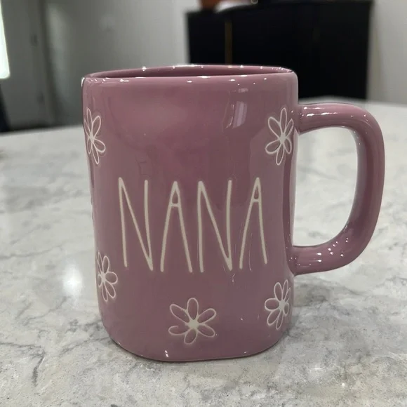 New Rae Dunn “NANA” Mug - Picture 1 of 4